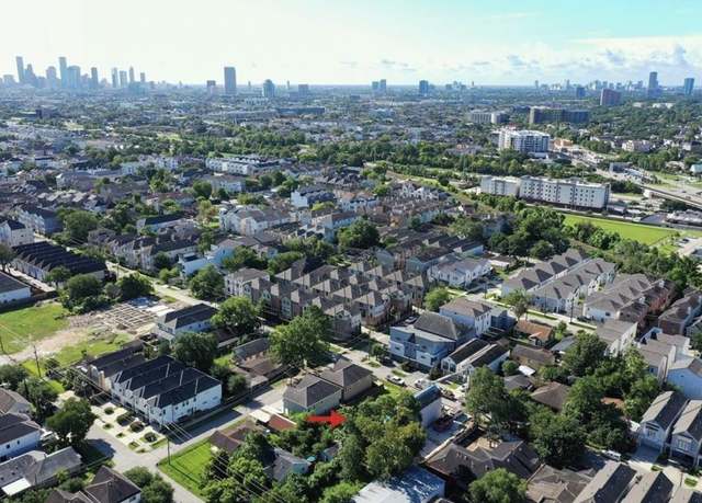 Property at 5906 Kiam St, Houston, TX 77007
