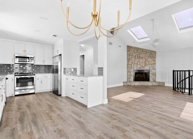 Property at 1322 Oahu Dr, Tiki Island, TX 77554, 2 beds, 1.5 baths