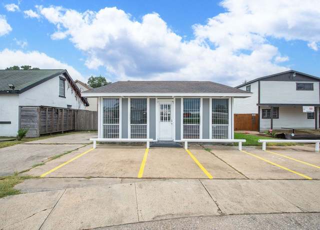 Property at 2809 Market St, Baytown, TX 77520