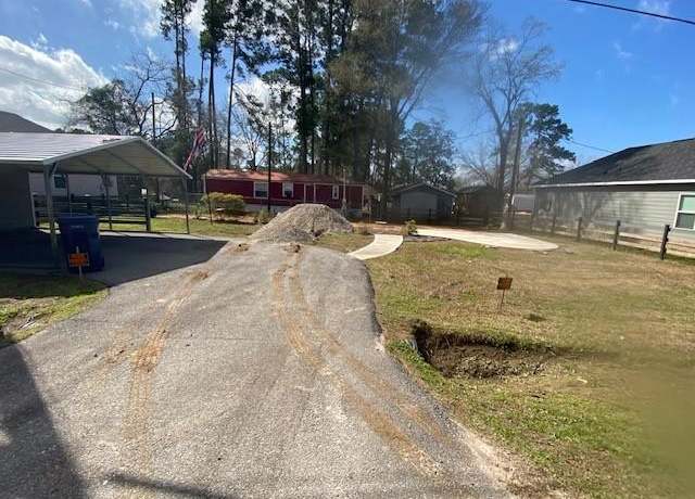 Property at 10110 Barberry St, Willis, TX 77318