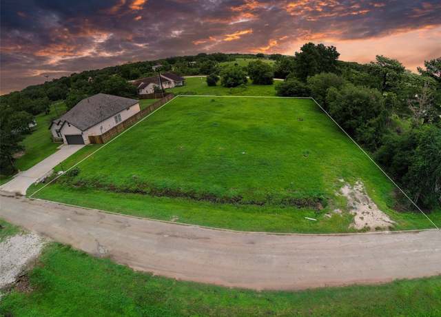 Property at 626 Lily St, Prairie View, TX 77484