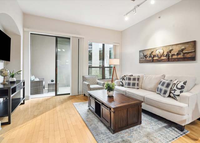 Property at 1901 Post Oak Blvd #4303, Houston, TX 77056, 1 bed, 1 bath