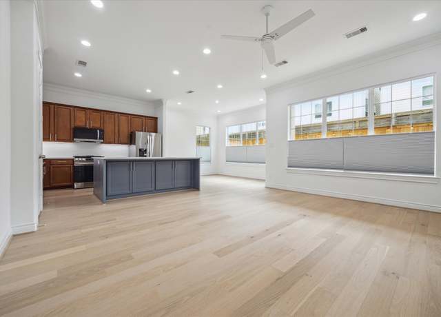 Property at 2813 Clinton Dr, Houston, TX 77020, 4 beds, 3.5 baths