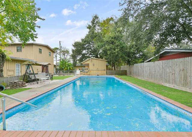 Property at 1804 36th St N, Texas City, TX 77590, 8 beds, 2 baths