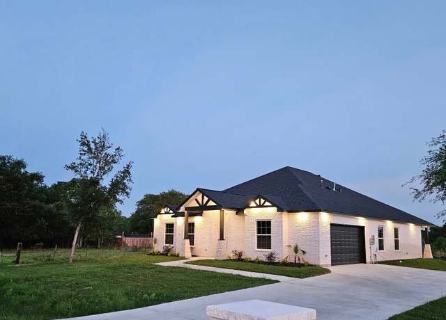 Property at 7717 Prairie St, Hitchcock, TX 77563, 5 beds, 2.5 baths