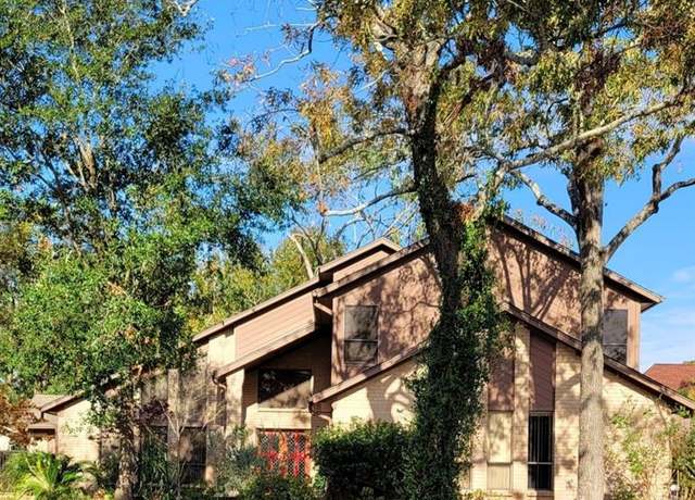 Property at 15823 Brook Forest Dr, Houston, TX 77059, 4 beds, 3 baths