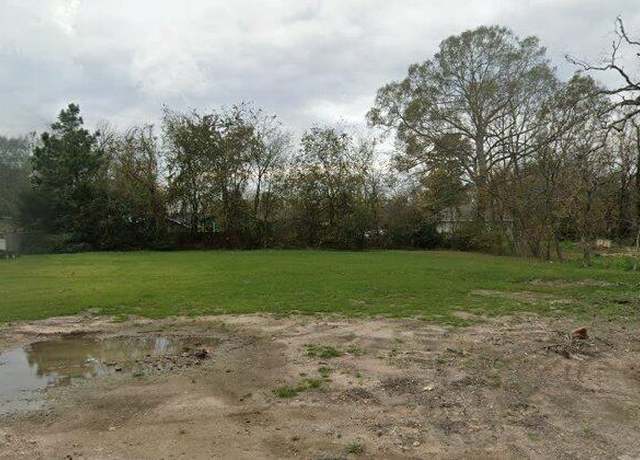 Property at 814 S 1st St, Conroe, TX 77301
