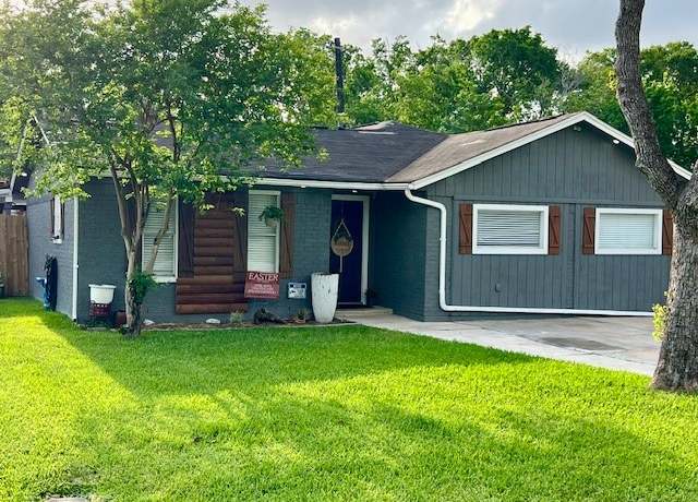 Property at 1106 Glenda St, Pearland, TX 77581, 3 beds, 2 baths