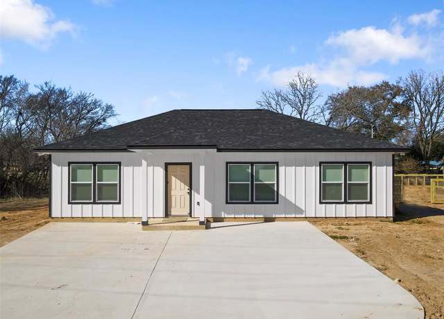Property at 807 E Brown St, Hearne, TX 77859, 3 beds, 2 baths
