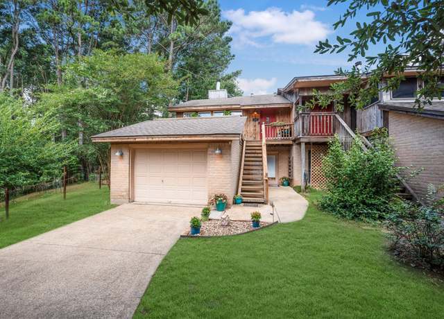 Property at 1501 Wimbledon Dr, Huntsville, TX 77340, 3 beds, 2.5 baths