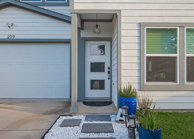 Property at 209 Blueberry St, Houston, TX 77018, 3 beds, 2.5 baths