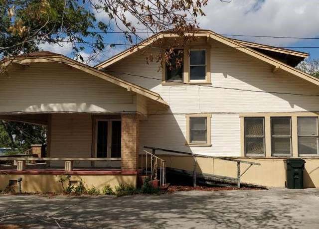 Property at 202 E Pine St, Seguin, TX 78155, 4 beds, 2 baths