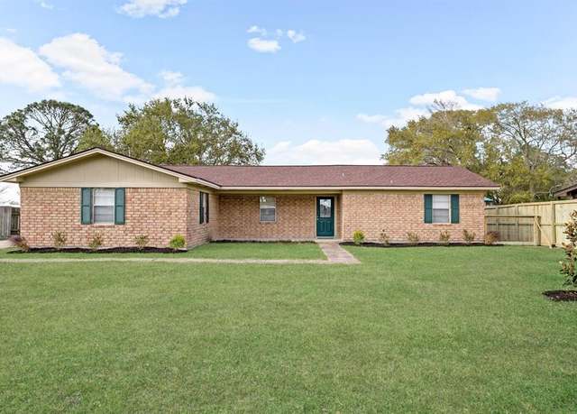 Property at 214 N Lake Dr, Winnie, TX 77665, 3 beds, 2 baths