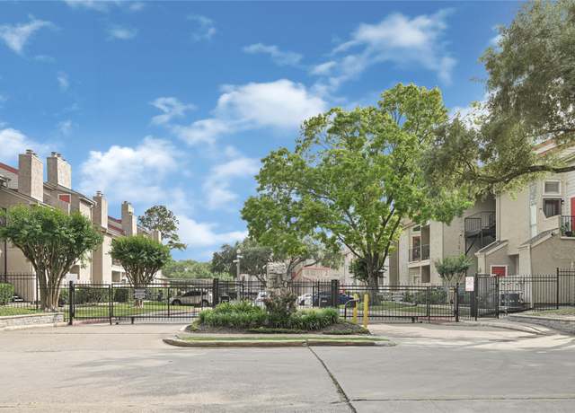 Property at 10855 Meadowglen Ln #806, Houston, TX 77042, 1 bath