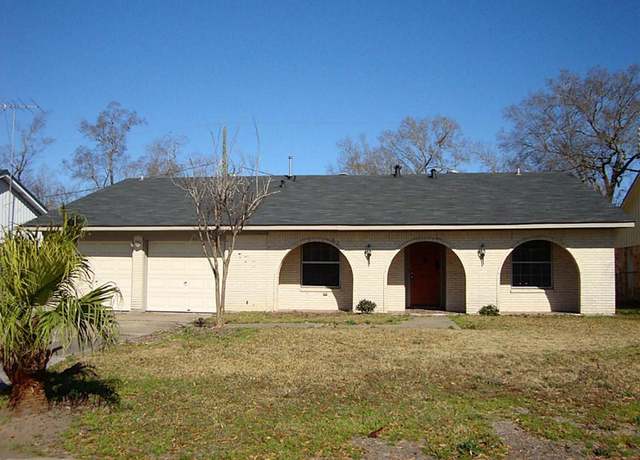Property at 406 River Bend Dr, Baytown, TX 77521, 3 beds, 2 baths