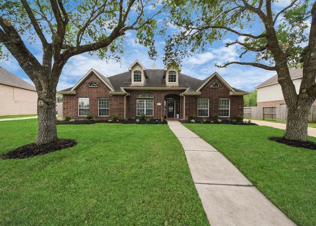 Property at 313 Overlook Dr, Friendswood, TX 77546, 4 beds, 3 baths