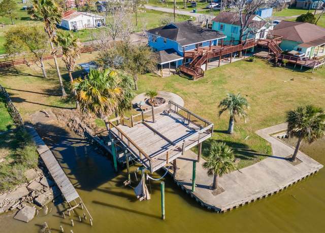 Property at 107 Annette Ct, Angleton, TX 77515, 2 beds, 2.5 baths