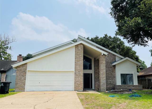 Property at 10435 Huntington Estates Dr, Houston, TX 77099, 5 beds, 3 baths