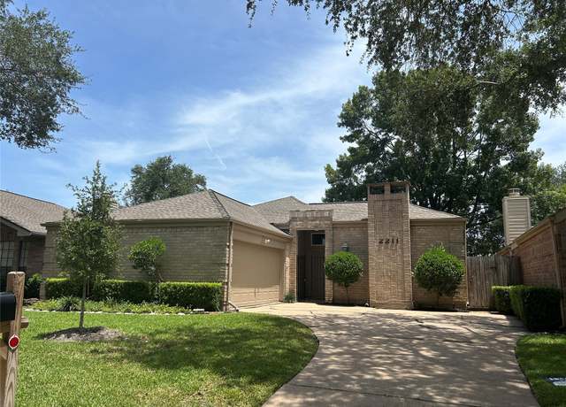 Property at 2211 Briarwest Blvd, Houston, TX 77077, 3 beds, 2 baths