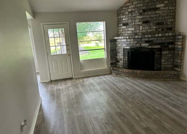 Property at 117 Bastrop St, Angleton, TX 77515, 3 beds, 2 baths
