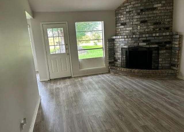 Property at 117 Bastrop St, Angleton, TX 77515, 3 beds, 2 baths