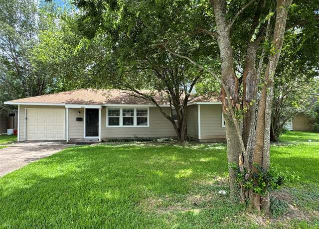 Property at 2222 8th St, Houston, TX 77547, 3 beds, 2 baths