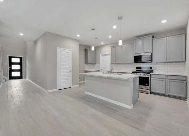 Property at 6725 Chinapkin Oak Ln, Conroe, TX 77304, 4 beds, 2.5 baths