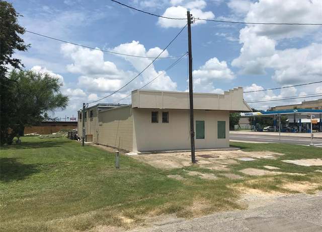 Property at 808 S Alamo St, Refugio, TX 78377, 1.5 baths