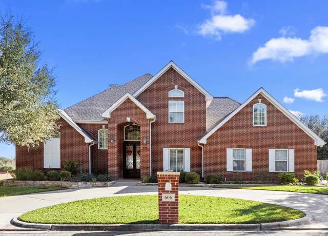 Property at 606 Park Dr, Weimar, TX 78962, 3 beds, 2.5 baths