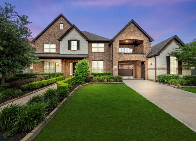 Property at 2111 Plaza Ridge Dr, Missouri City, TX 77459, 5 beds, 4.5 baths
