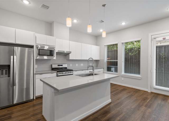 Property at 602 Thornton Rd Unit D, Houston, TX 77018, 3 beds, 2.5 baths