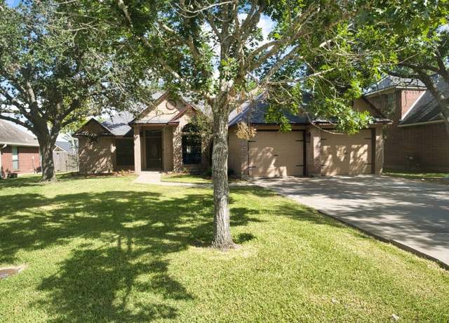 Property at 53 Joshua Ct, Lake Jackson, TX 77566, 4 beds, 2 baths