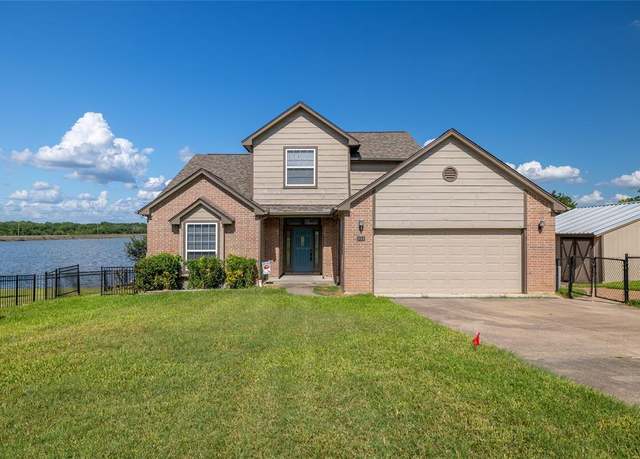 Property at 111 7th Ave, Onalaska, TX 77360, 3 beds, 4 baths
