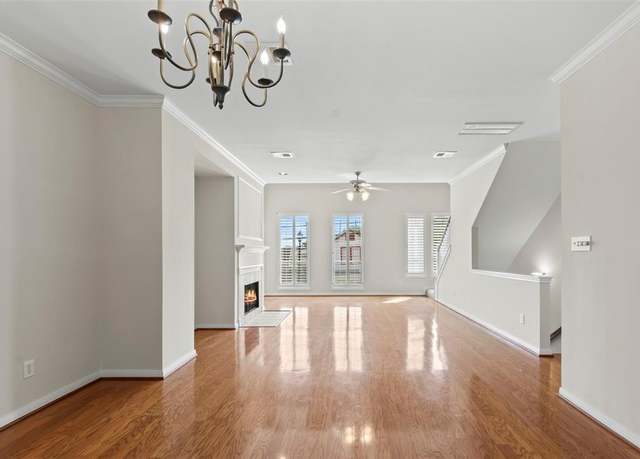Property at 1631 Sutton St, Houston, TX 77006, 2 beds, 2.5 baths