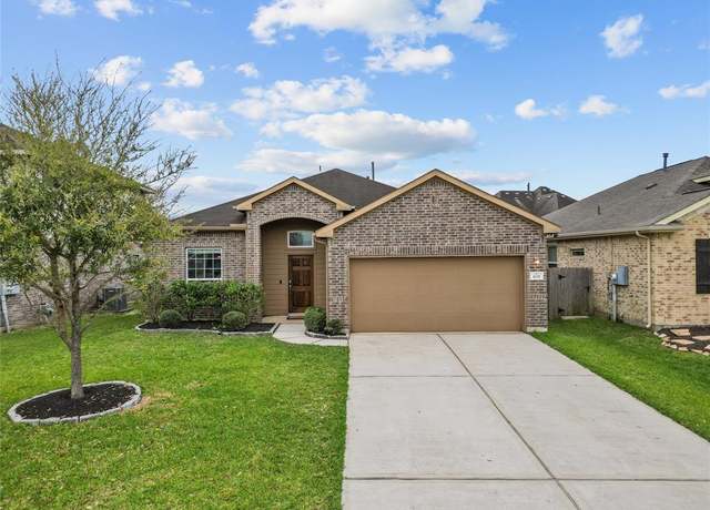 Property at 1037 Cash St, Alvin, TX 77511, 3 beds, 2 baths