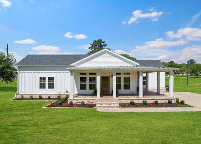 Property at 539 Elm St, New Ulm, TX 78950, 2 beds, 2 baths