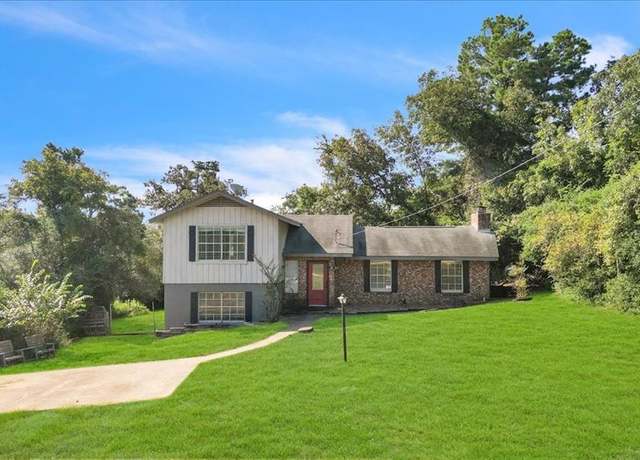 Property at 40 Golfclub Dr, Hilltop Lakes, TX 77871, 4 beds, 2 baths