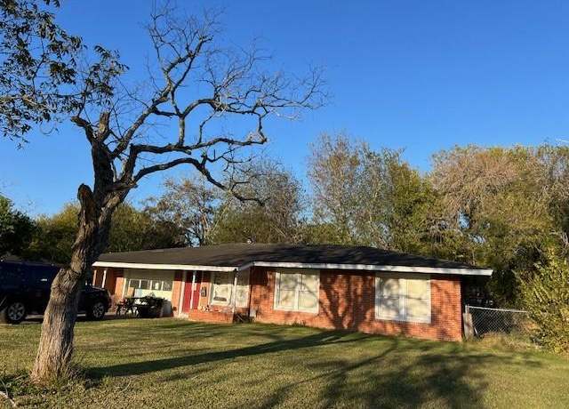 Property at 1410 Springwood Ln, Port Lavaca, TX 77979, 3 beds, 1 bath