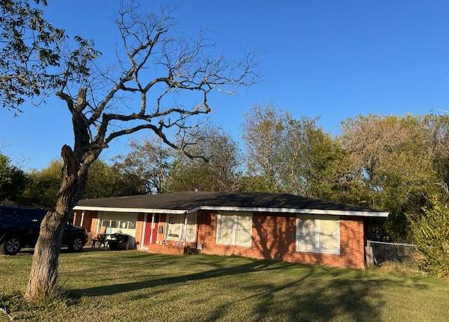 Property at 1410 Springwood Ln, Port Lavaca, TX 77979, 3 beds, 1 bath