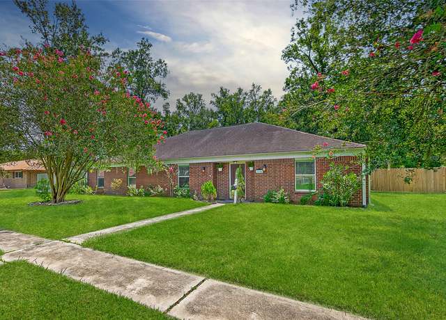 Property at 2404 Hollywood Ave, Liberty, TX 77575, 4 beds, 2.5 baths