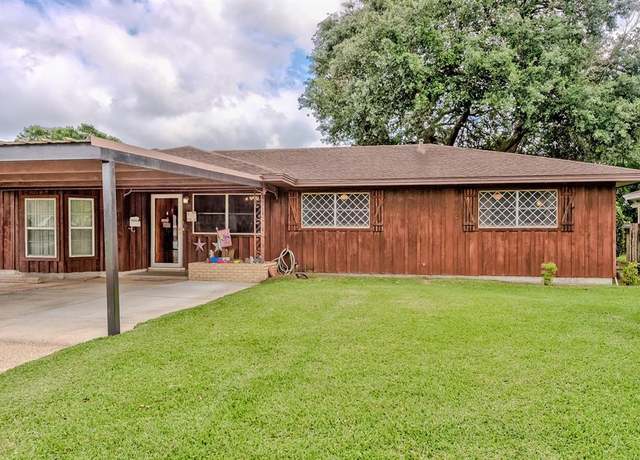 Property at 2719 Avenue M, Nederland, TX 77627, 3 beds, 2.5 baths
