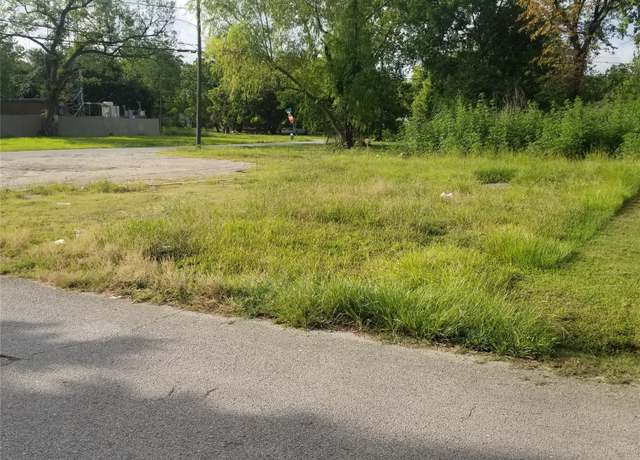Property at 2929 Brewster St, Houston, TX 77026