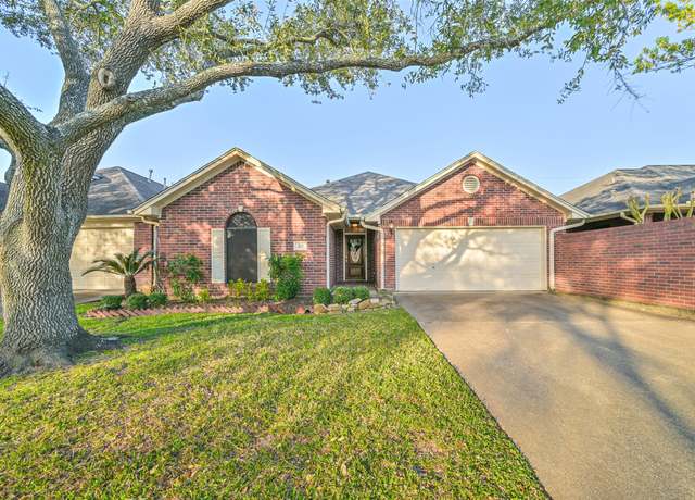 Property at 201 Live Oak Ln, Friendswood, TX 77546, 3 beds, 2 baths
