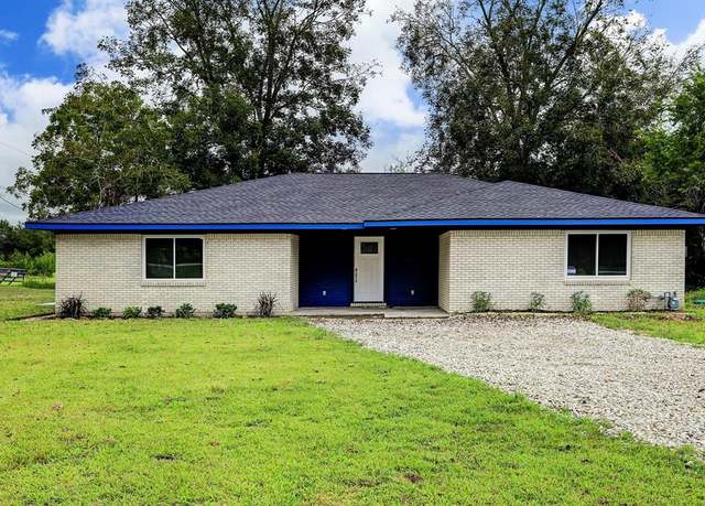 Property at 3889 County Road 155, Alvin, TX 77511, 3 beds, 3 baths