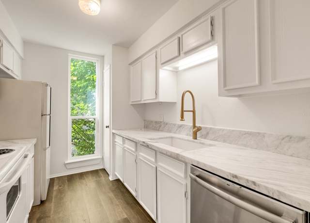 Property at 215 Postoffice St #702, Galveston, TX 77550, 2 beds, 2.5 baths