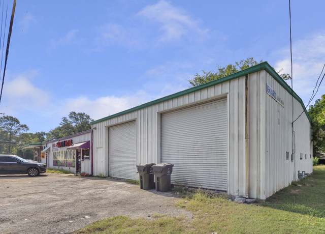 Property at 304 S Magnolia St, Woodville, TX 75979, 5 beds, 2.5 baths