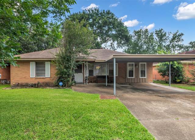 Property at 2015 Wakefield Dr, Houston, TX 77018, 3 beds, 2 baths