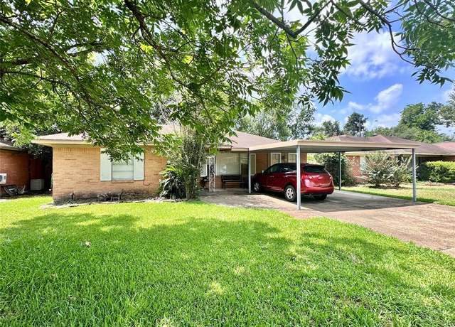 Property at 2015 Wakefield Dr, Houston, TX 77018, 3 beds, 2 baths