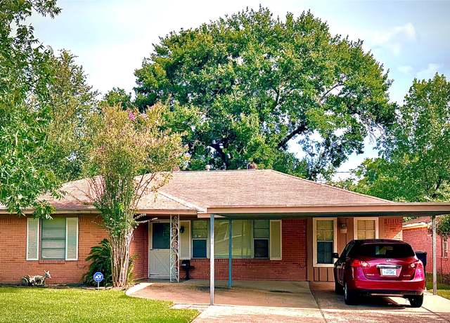 Property at 2015 Wakefield Dr, Houston, TX 77018, 3 beds, 2 baths