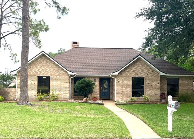 Property at 1210 Quail Hollow Dr, El Campo, TX 77437, 4 beds, 3 baths